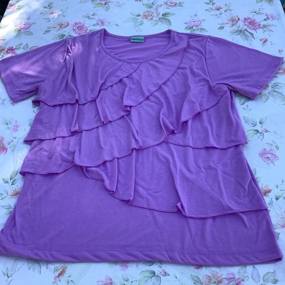 🦋2/$15 VTG Tiered Ruffle Shirt - Picture 2 of 4